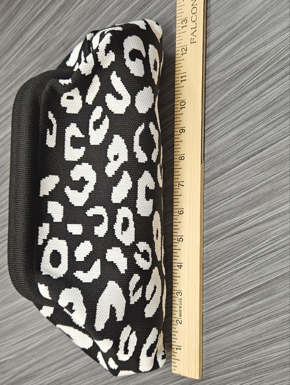 NEW Black & White Leopard Knit Hinge Closure Clutch - Picture 11 of 13